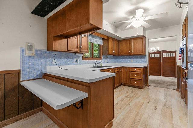 110 WOODSIDE COURT, Neenah, WI 54956