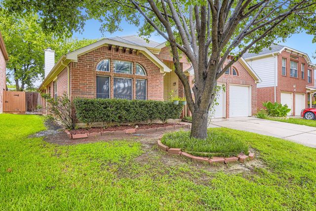 8525 Silverbell Lane, Fort Worth, TX 76140