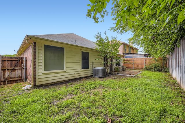 8525 Silverbell Lane, Fort Worth, TX 76140