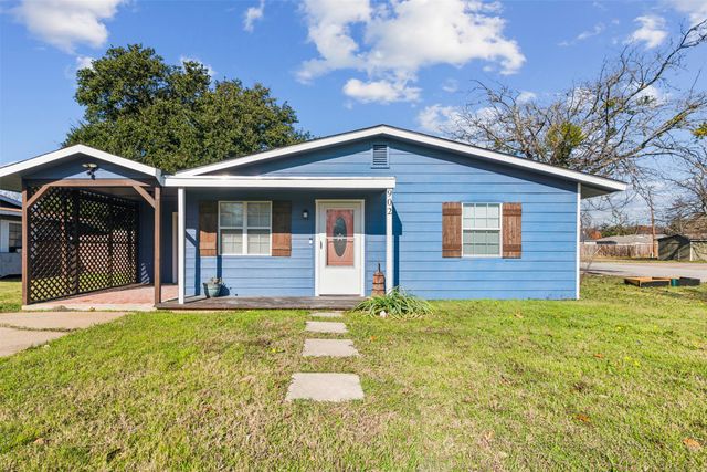 902 Turner Street, Cleburne, TX 76033