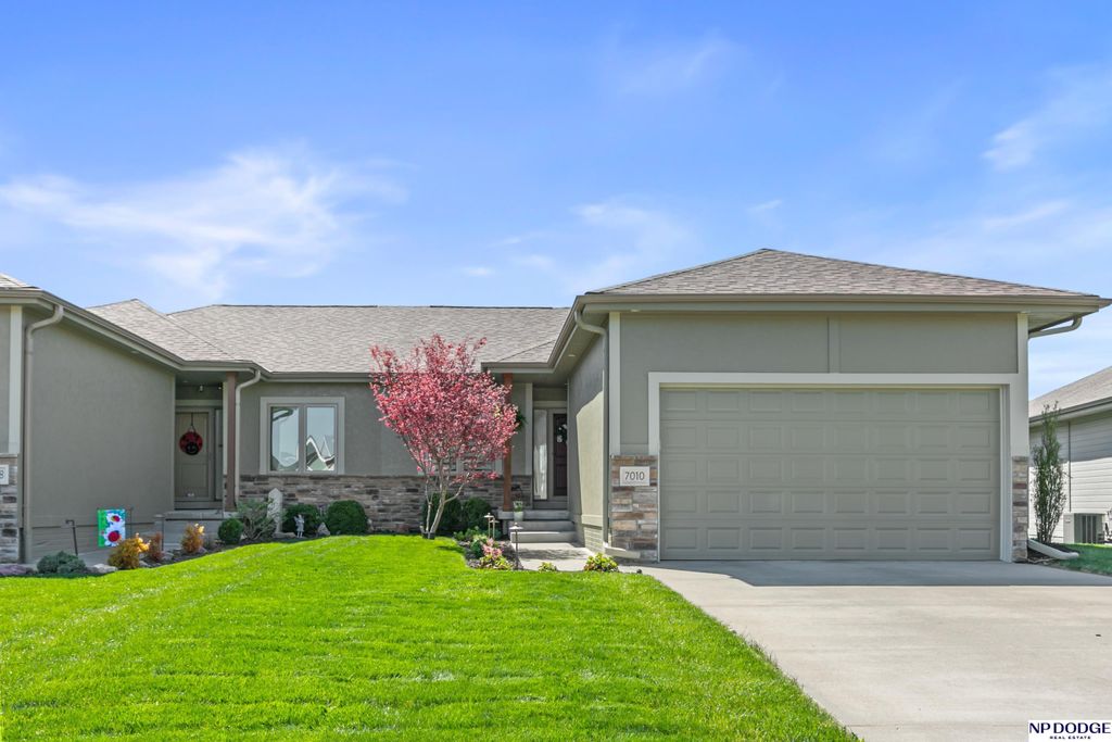 7010 N 154 Street, Bennington, NE 68007