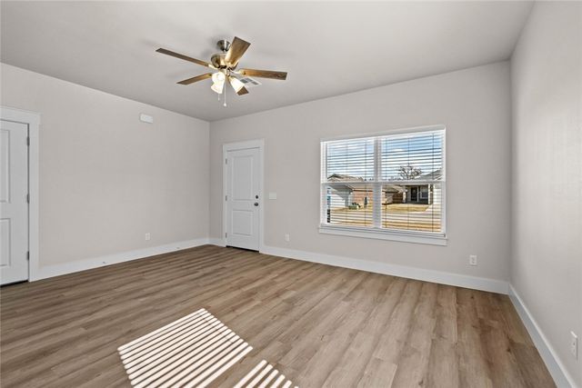 880 Snyder Springs Loop, Watts, OK 74964