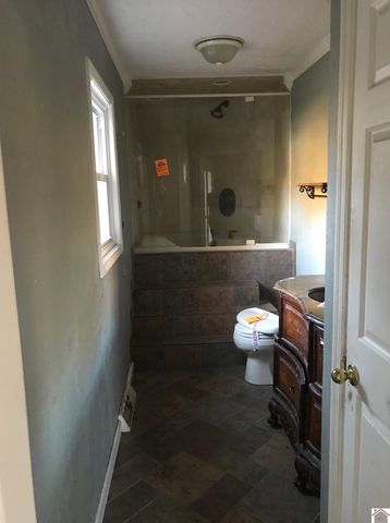 15 Camelot Dr., Calvert City, KY 42029