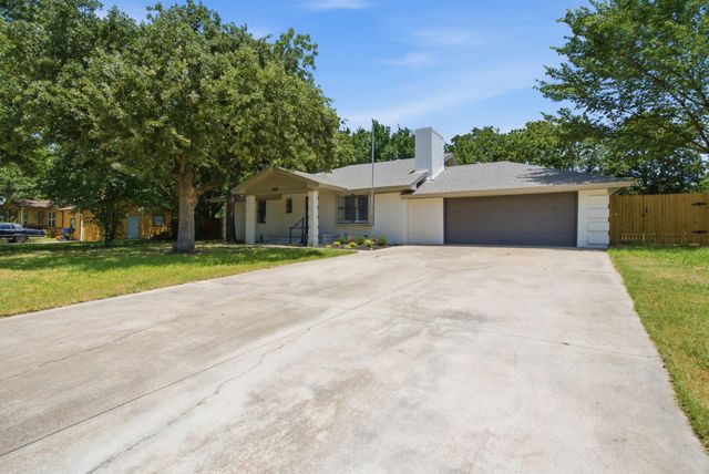 215 Cherry Street, Weatherford, TX 76086