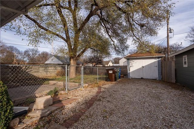 2028 New Hampshire Street, Lawrence, KS 66046