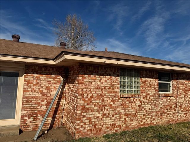 128 SW 6th Street, Moore, OK 73160