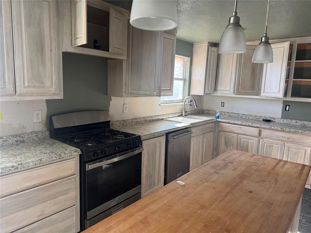 128 SW 6th Street, Moore, OK 73160