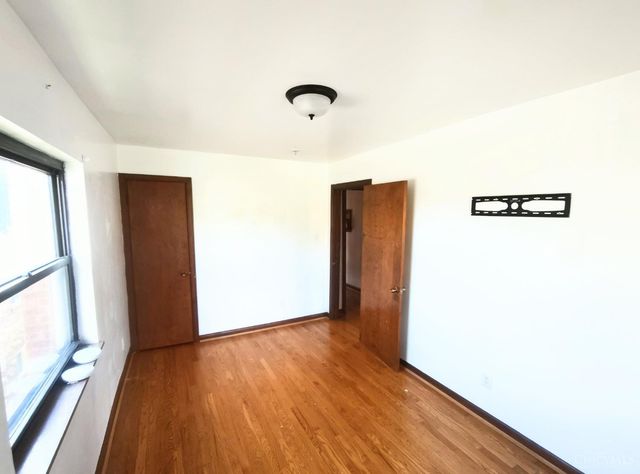 2449 Ferguson Road, Cincinnati, OH 45238