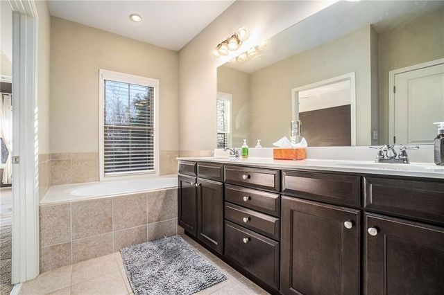 2269 W Village Lane SE, Smyrna, GA 30080