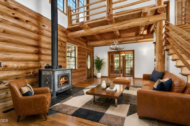 400 Morton Way, Jacksonville, OR 97530