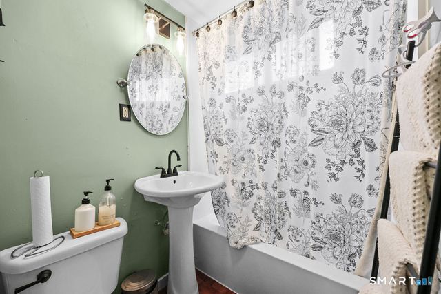 4 Hilltop Road, New Haven, CT 06515