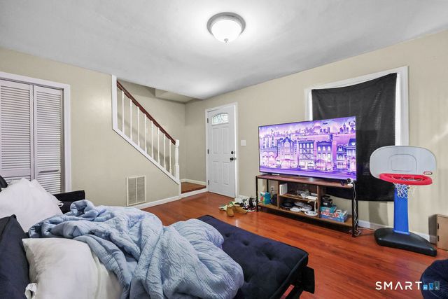 4 Hilltop Road, New Haven, CT 06515