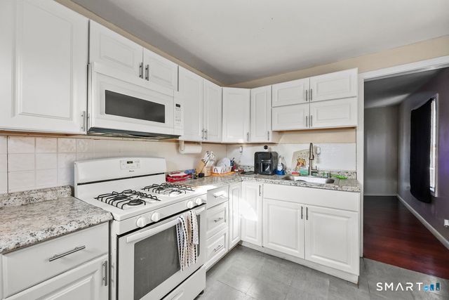 4 Hilltop Road, New Haven, CT 06515