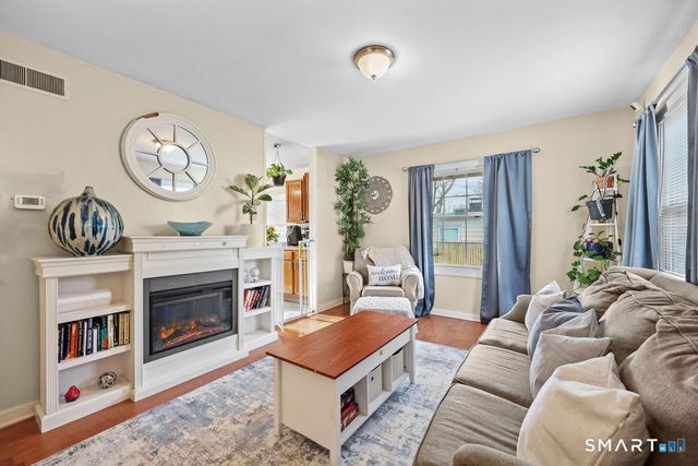 4 Hilltop Road, New Haven, CT 06515