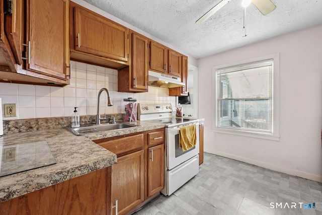 4 Hilltop Road, New Haven, CT 06515