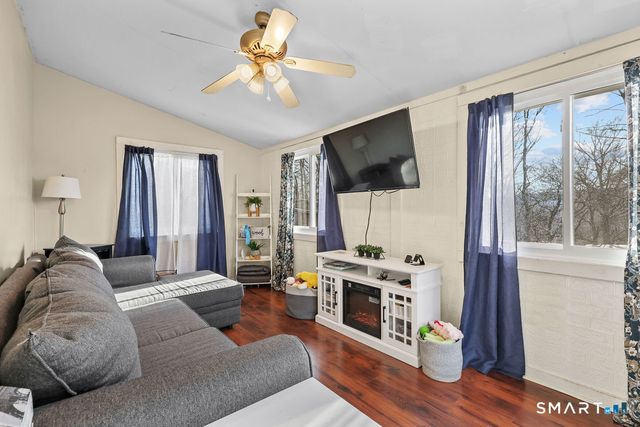 4 Hilltop Road, New Haven, CT 06515