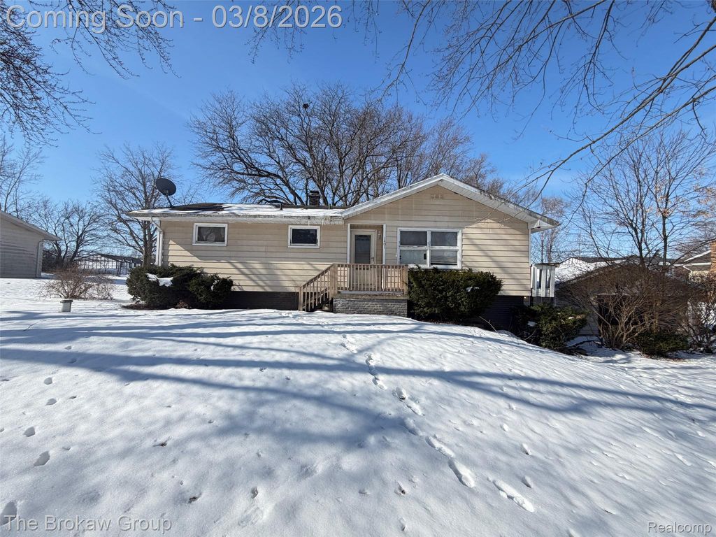 1401 Hillside Drive, Flint Charter Township, MI 48532