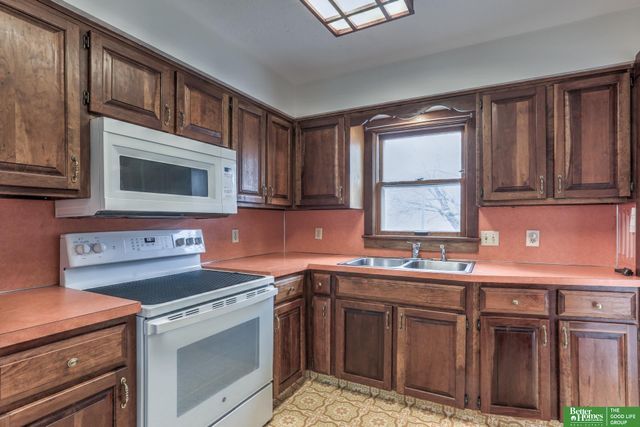 4420 Mayberry Street, Omaha, NE 68105