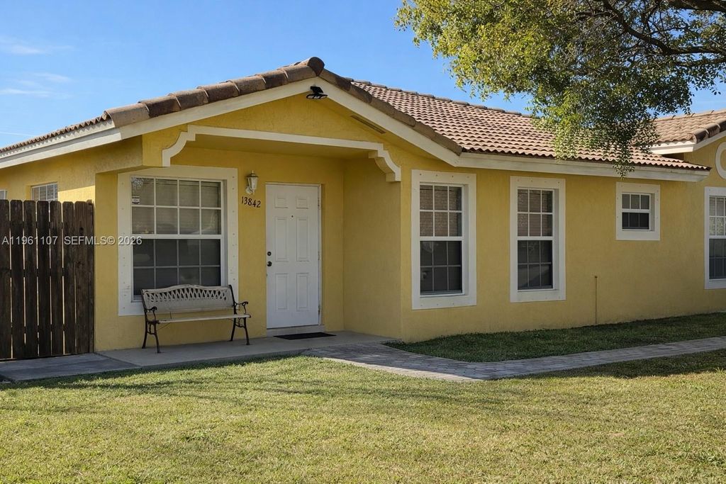 13842 SW 256th St, Homestead, FL 33032
