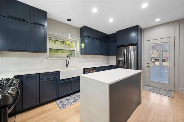 3618 N Bell Avenue, Chicago, IL 60618