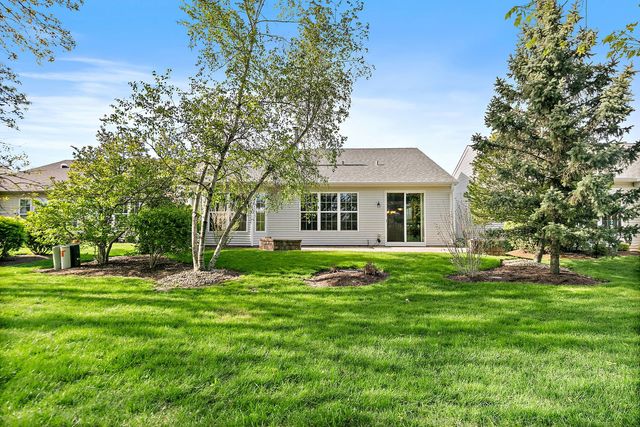13761 Chestnut Lane, Huntley, IL 60142