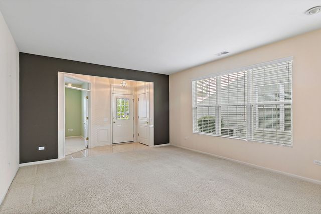 13761 Chestnut Lane, Huntley, IL 60142