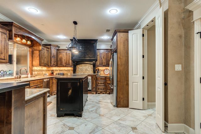 8 Tuscan Villas Circle, Lubbock, TX 79423