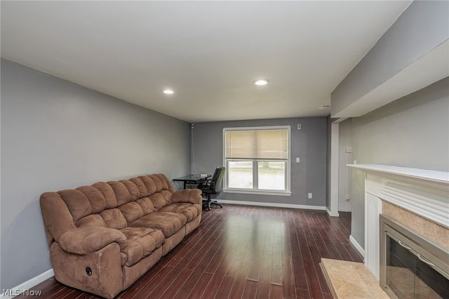7371 Parma Park Boulevard, Parma, OH 44130