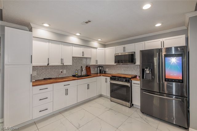 7371 Parma Park Boulevard, Parma, OH 44130