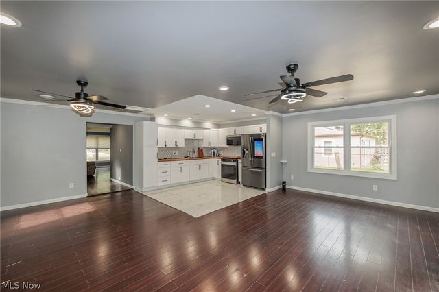 7371 Parma Park Boulevard, Parma, OH 44130