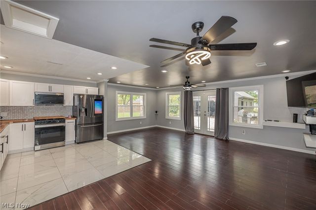 7371 Parma Park Boulevard, Parma, OH 44130