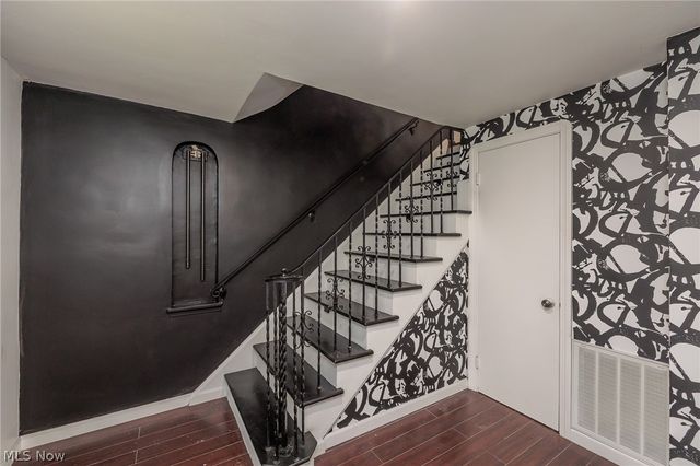 7371 Parma Park Boulevard, Parma, OH 44130