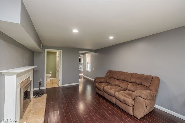 7371 Parma Park Boulevard, Parma, OH 44130