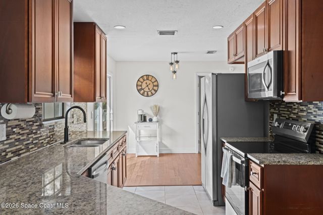 408 Crystalmist Road NW, Palm Bay, FL 32907