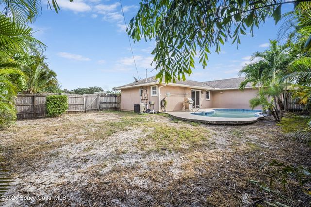 408 Crystalmist Road NW, Palm Bay, FL 32907
