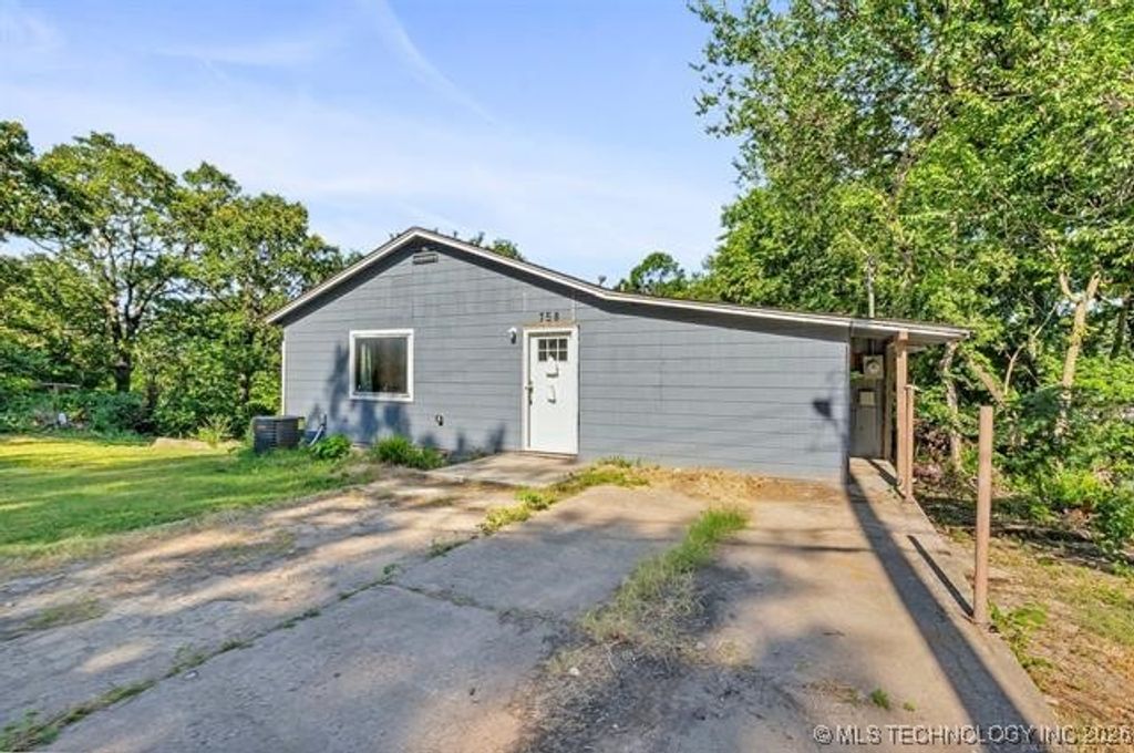 758 N Walnut Creek Drive, Sand Springs, OK 74063