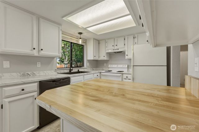 9140 Shadberry Drive SE, Olympia, WA 98513