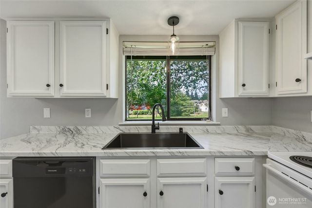 9140 Shadberry Drive SE, Olympia, WA 98513