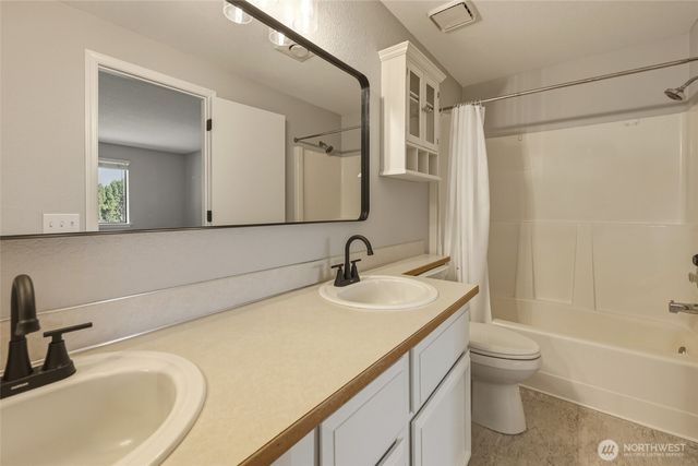 9140 Shadberry Drive SE, Olympia, WA 98513