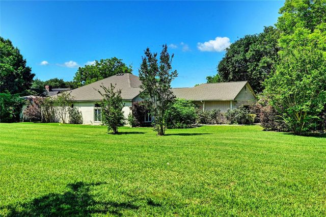 13586 Bunker Hill Drive, Willis, TX 77318