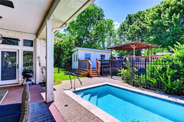 13586 Bunker Hill Drive, Willis, TX 77318