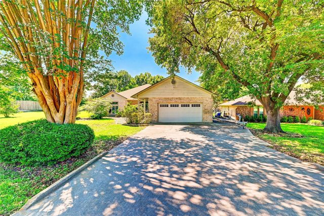 13586 Bunker Hill Drive, Willis, TX 77318
