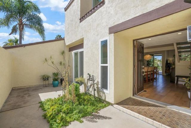 2349 Nicklaus Dr, Oceanside, CA 92056
