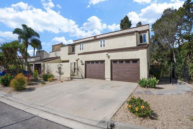2349 Nicklaus Dr, Oceanside, CA 92056