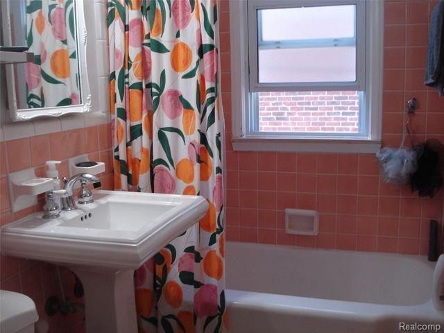 121 Catalpa Drive, Birmingham, MI 48009