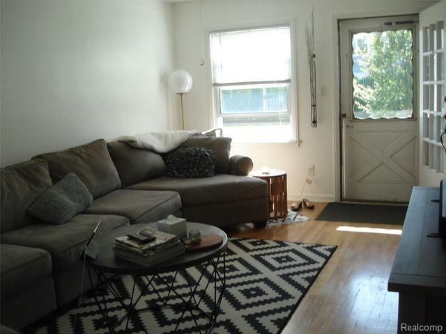 121 Catalpa Drive, Birmingham, MI 48009