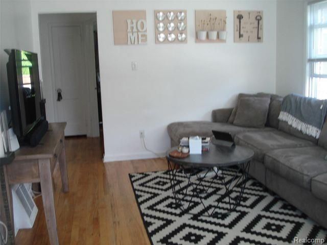 121 Catalpa Drive, Birmingham, MI 48009