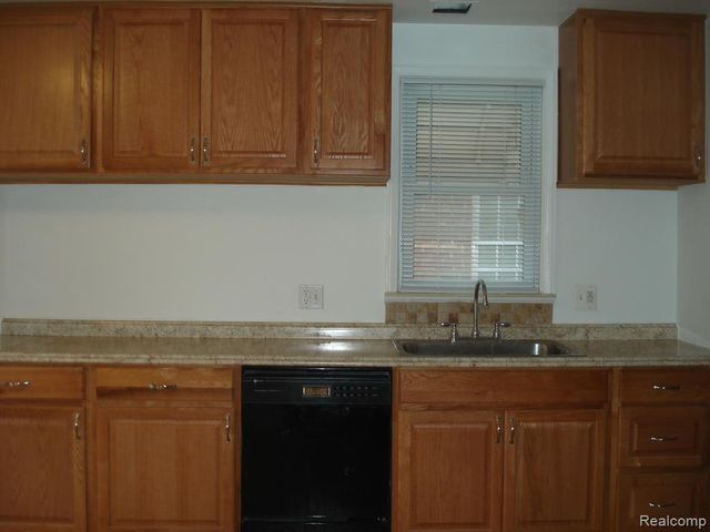 121 Catalpa Drive, Birmingham, MI 48009