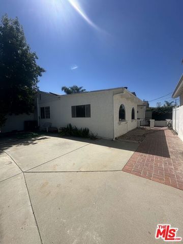7359 Amestoy Avenue, Los Angeles, CA 91406