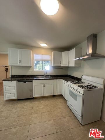 7359 Amestoy Avenue, Los Angeles, CA 91406